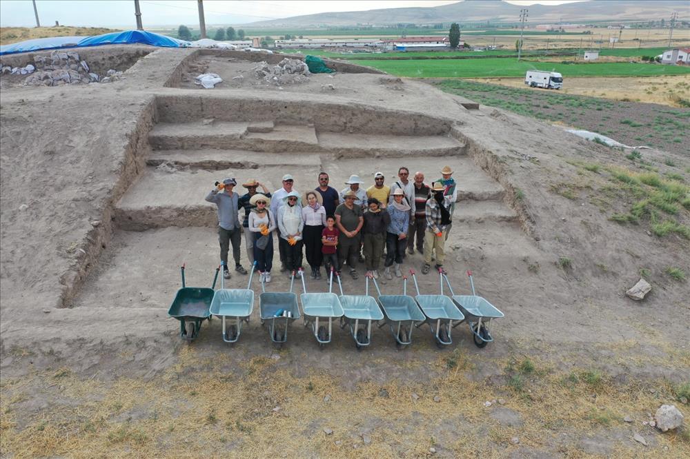 Öğretim Üyemiz Doç. Dr. Ali Özcan Üçhöyük Kazılarına Katıldı